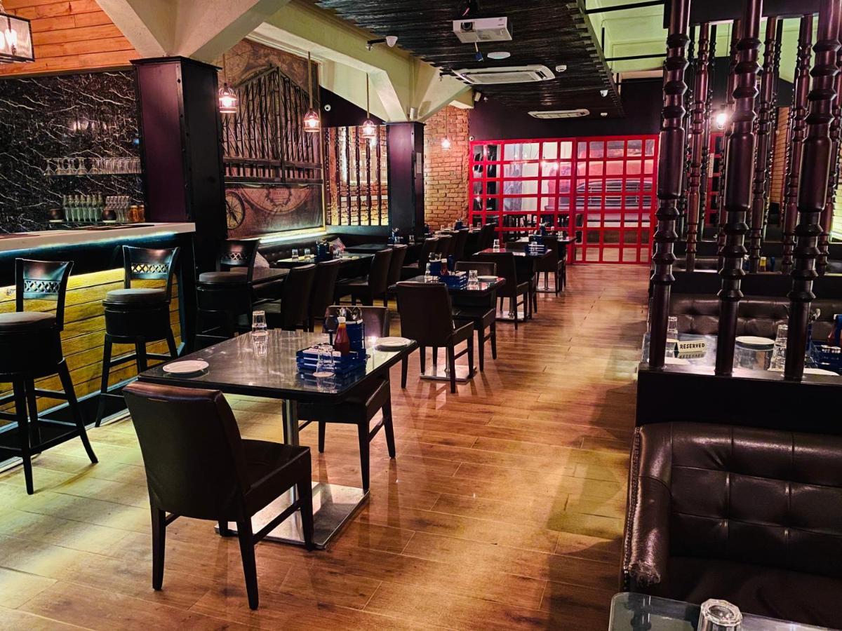 Saluja Residency Hotel Sziliguri Kültér fotó