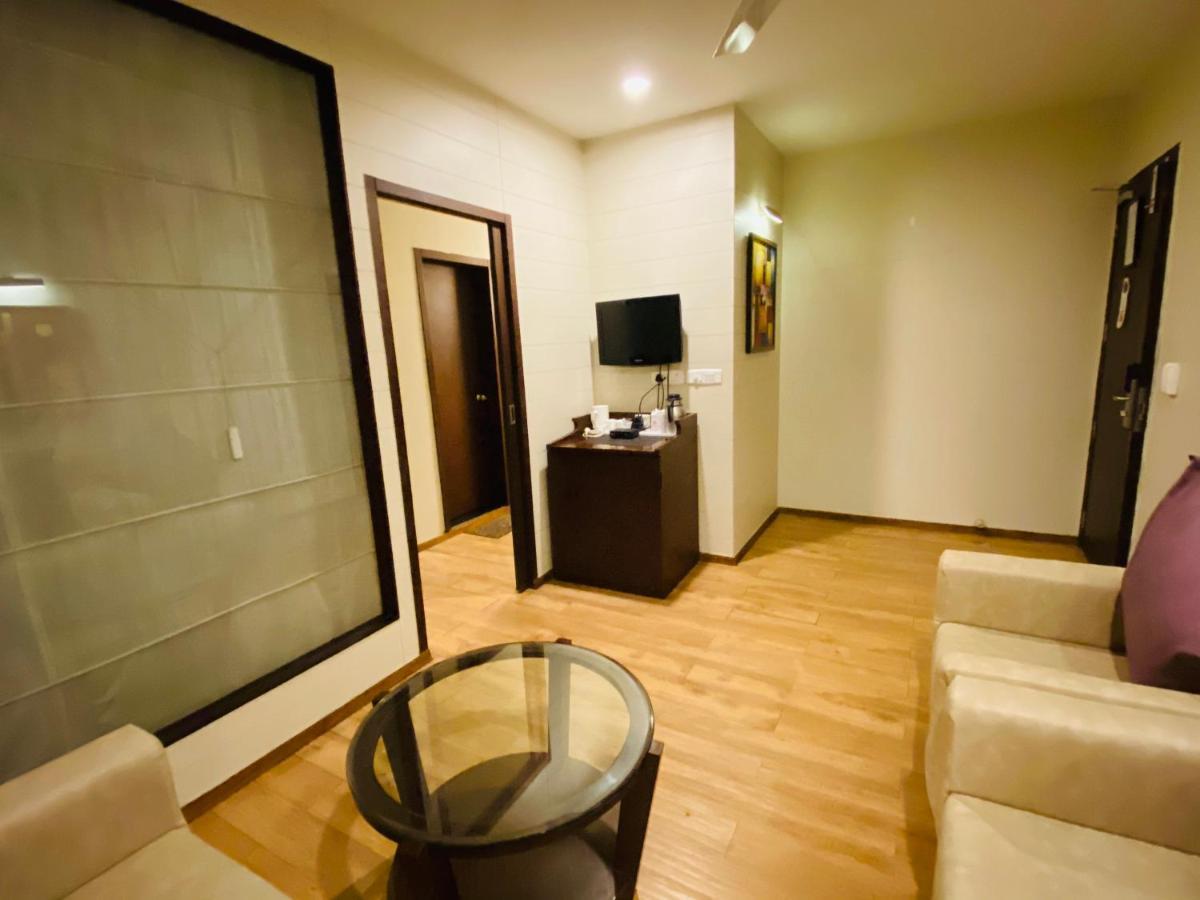 Saluja Residency Hotel Sziliguri Kültér fotó