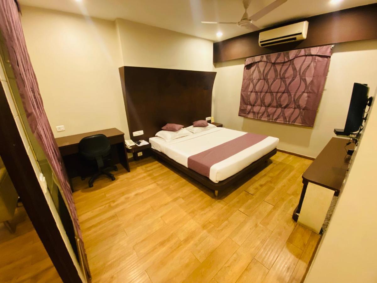Saluja Residency Hotel Sziliguri Kültér fotó