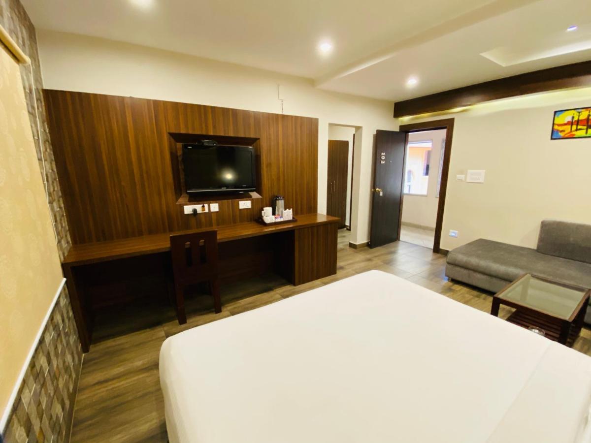 Saluja Residency Hotel Sziliguri Kültér fotó
